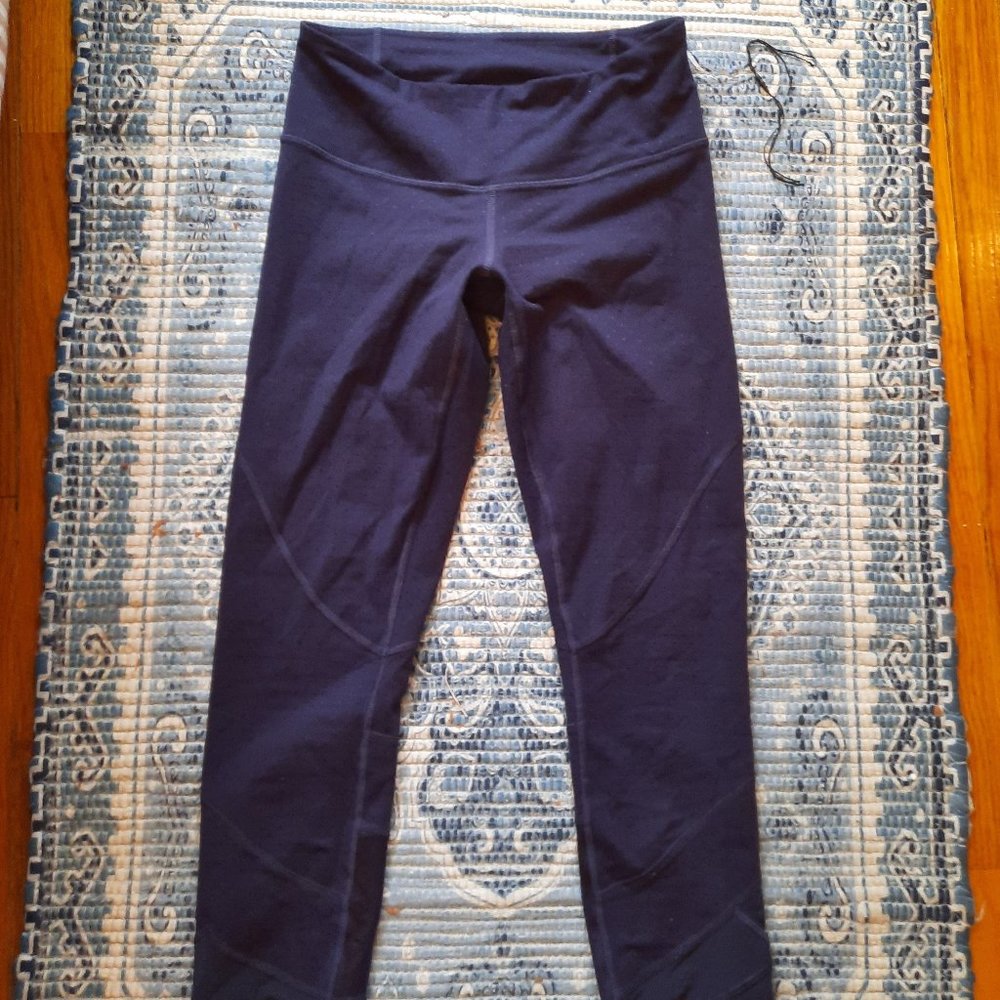 3/4 Lululemon WunderUnder Leggings - Size 4, purple, mesh detailing